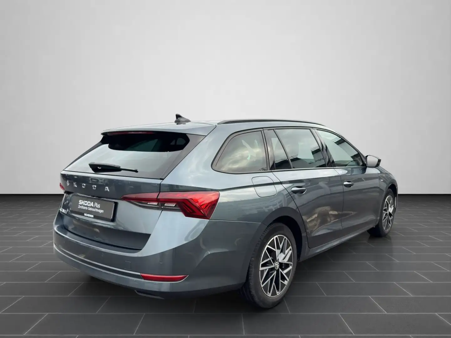 Skoda Octavia Combi Clever 1.5 TSI MATRIX NAVI AHK ACC Grau - 2