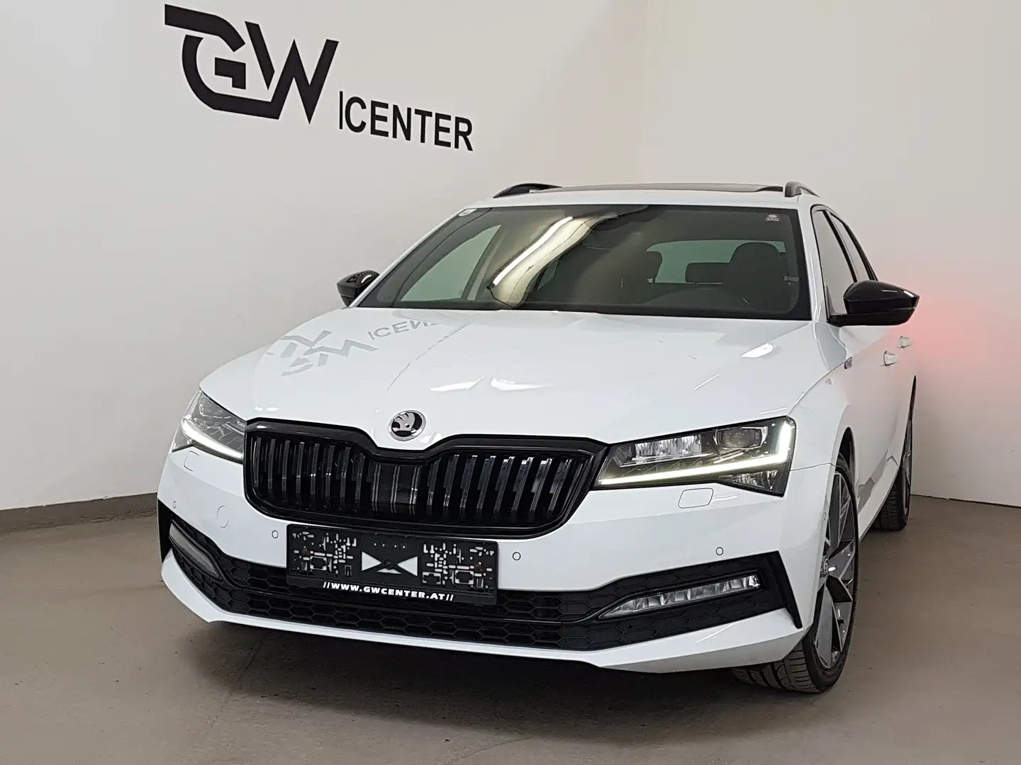 Skoda Superb Combi 2,0 TDI SportLine Facelift Matrix ACC DCC Weiß - 1