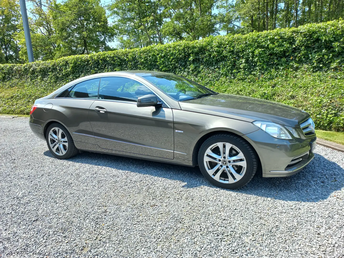 Mercedes-Benz E 220 E 220 CDI DPF Coupe BlueEFFICIENCY Elegance Bronzová - 2