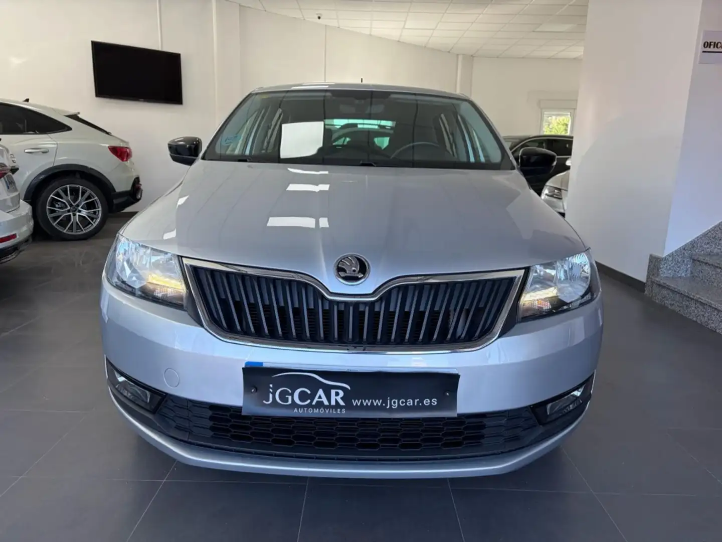 Skoda Rapid/Spaceback 1.4TDI CR Style 66kW Gris - 2