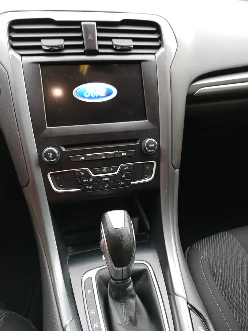 Ford Mondeo Mondeo 2.0 Hybrid Start-Stopp CVT Bílá - 2