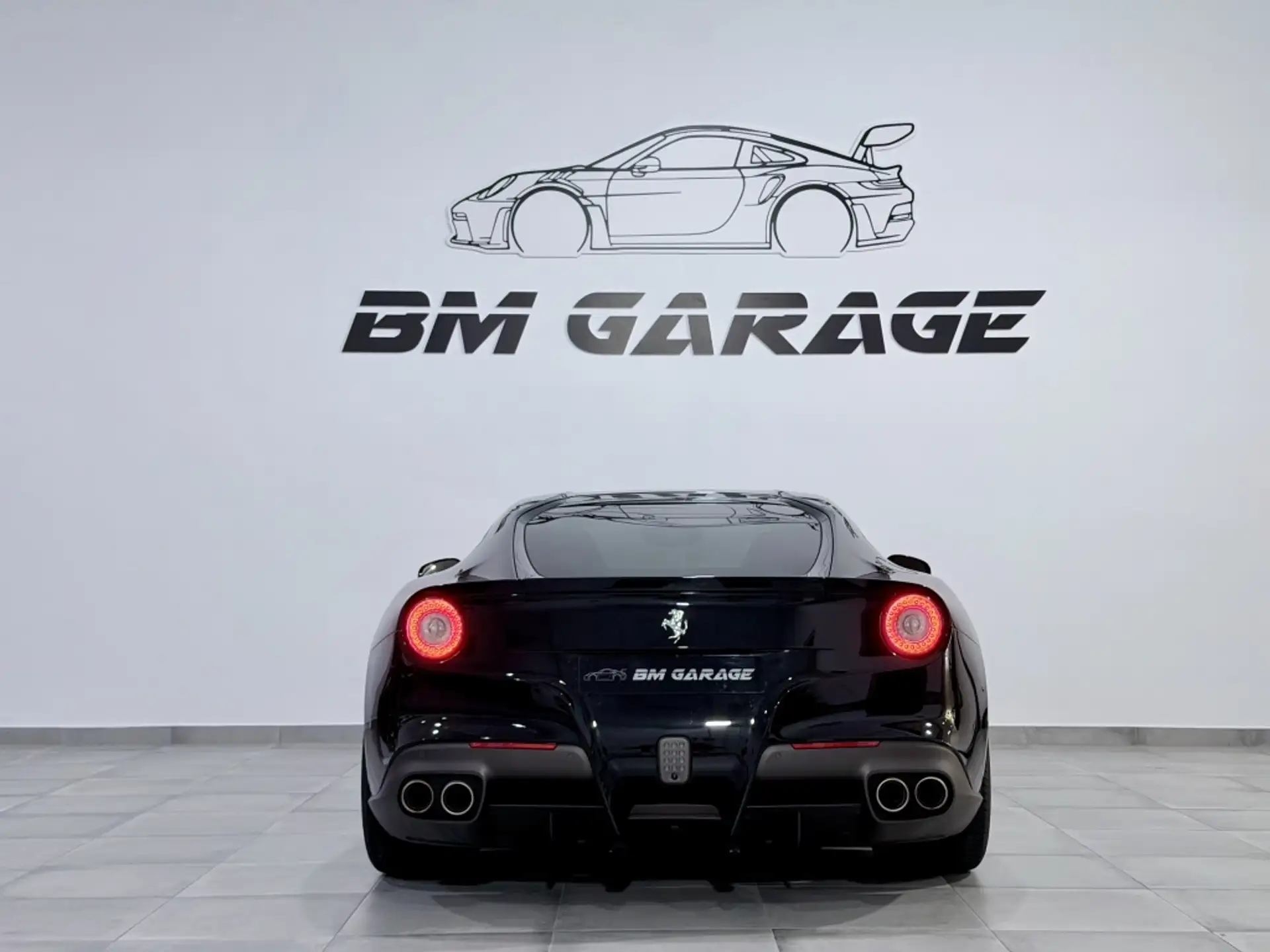 페라리 F12 베를리네타 2016 검정 사진 4