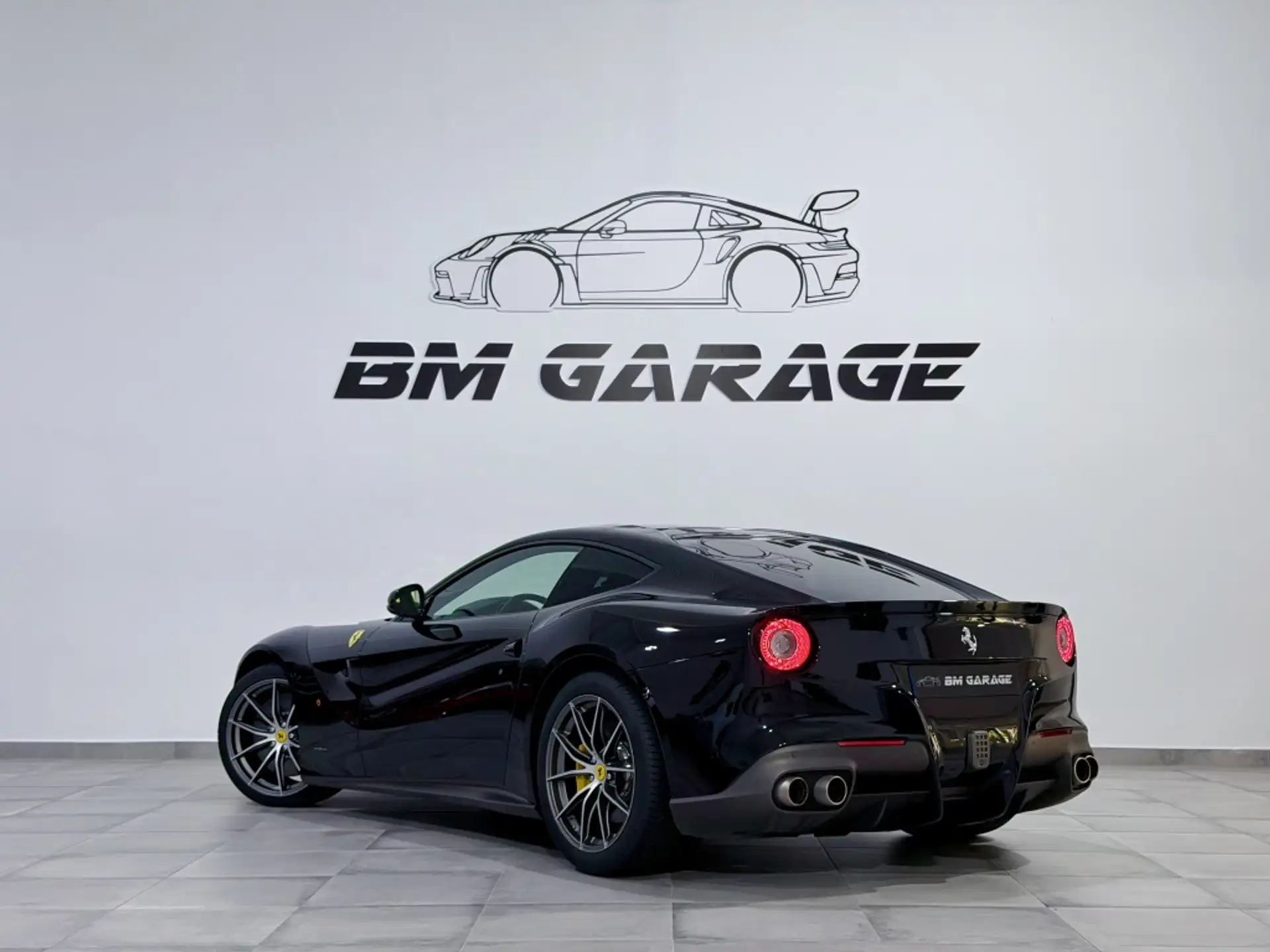 페라리 F12 베를리네타 2016 검정 사진 3