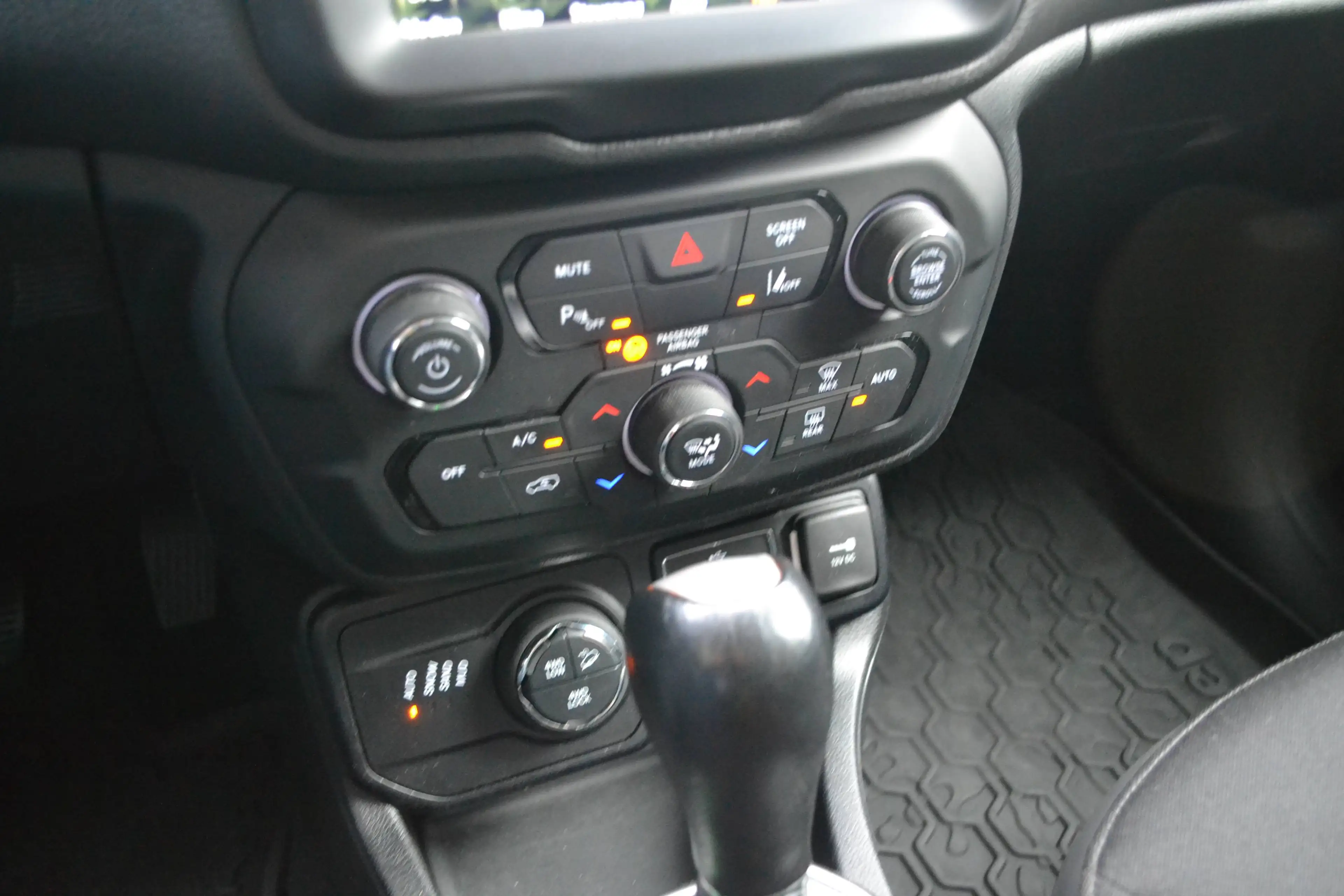 Jeep Renegade 2.0 D Limited 4WD 1.HAND*AUTOMATIK*KAMERA*KEYLESS&Go*NAVIGATION* — photo 11