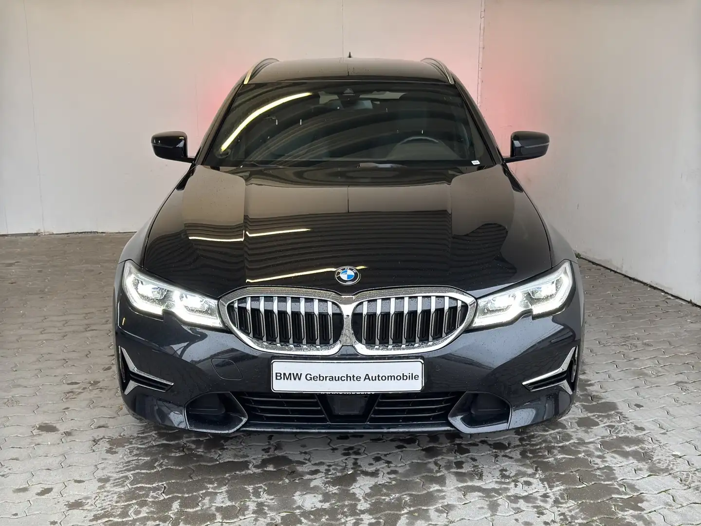 BMW 320 d xDrive Touring Luxury Line Schwarz - 2