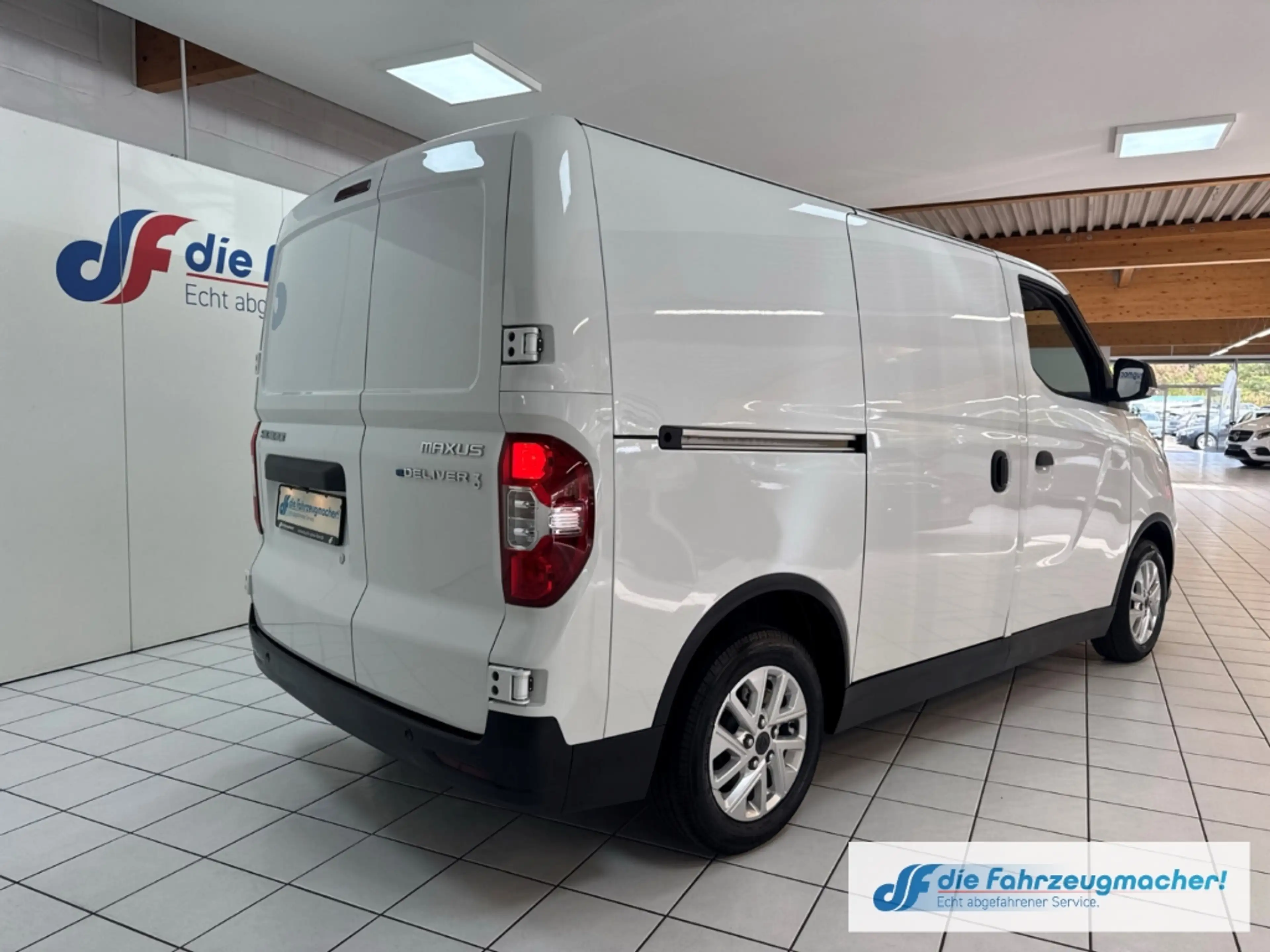 Maxus eDeliver 3 Kasten L1H1 Apple CarPlay Android Auto Klimaautom — photo 4