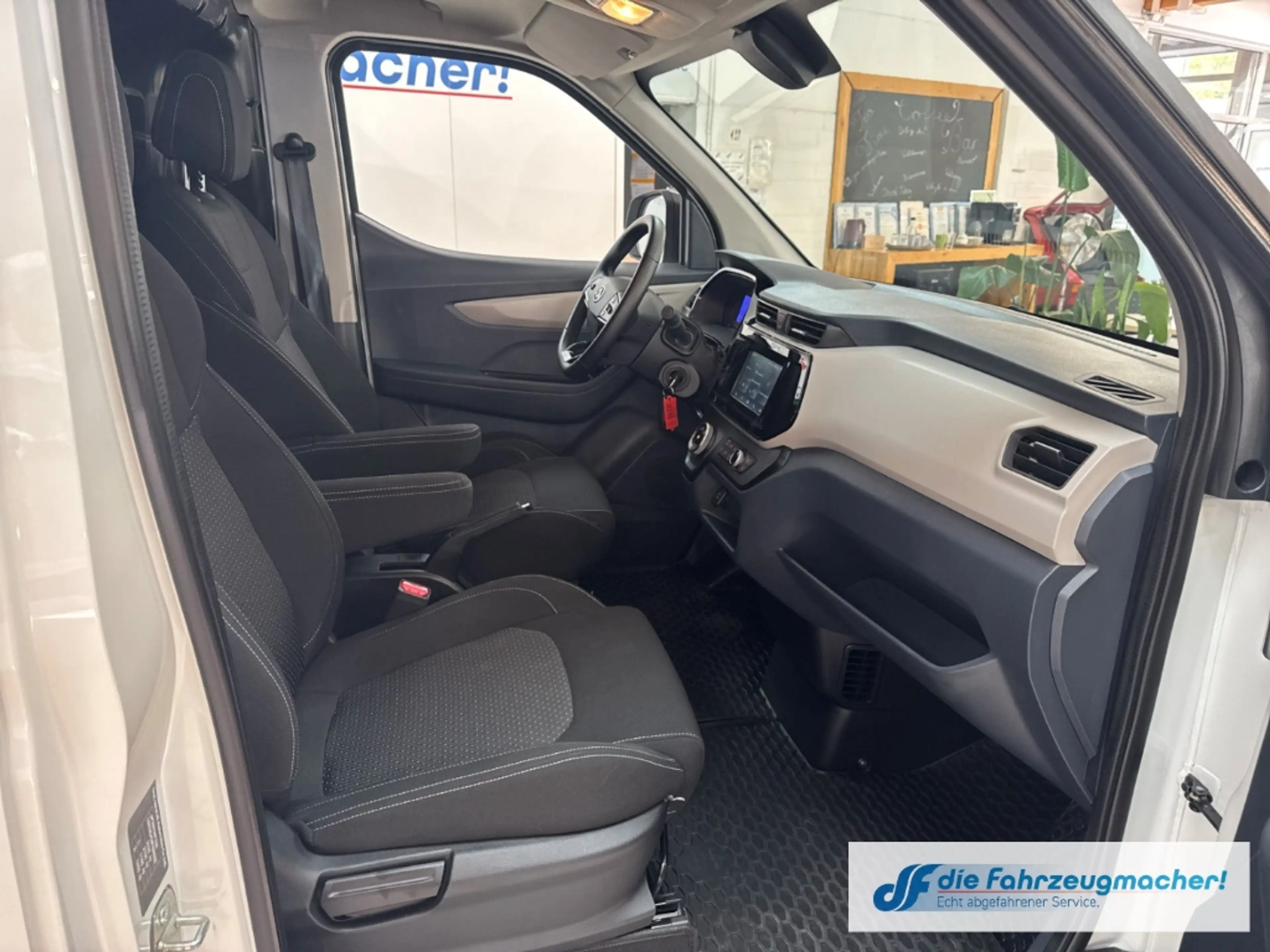 Maxus eDeliver 3 Kasten L1H1 Apple CarPlay Android Auto Klimaautom — photo 11