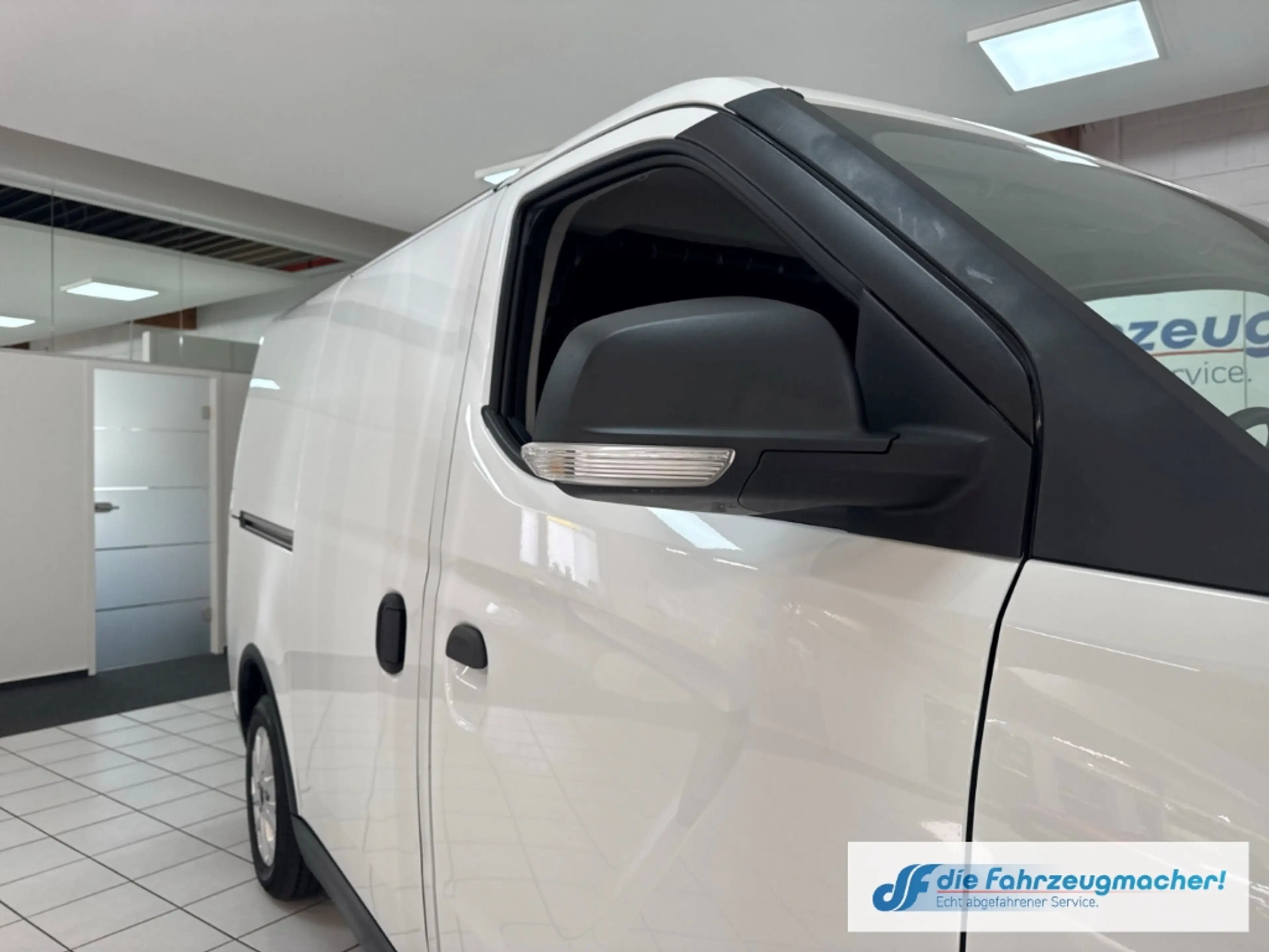 Maxus eDeliver 3 Kasten L1H1 Apple CarPlay Android Auto Klimaautom — photo 10