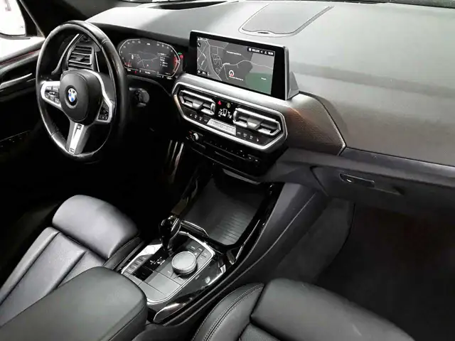 BMW X3 view 9