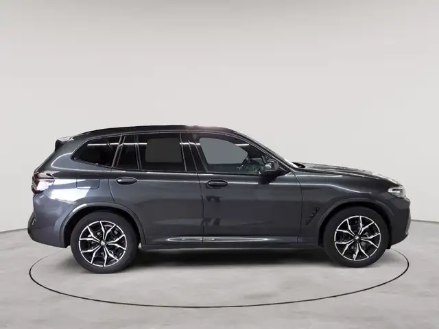 BMW X3 view 3