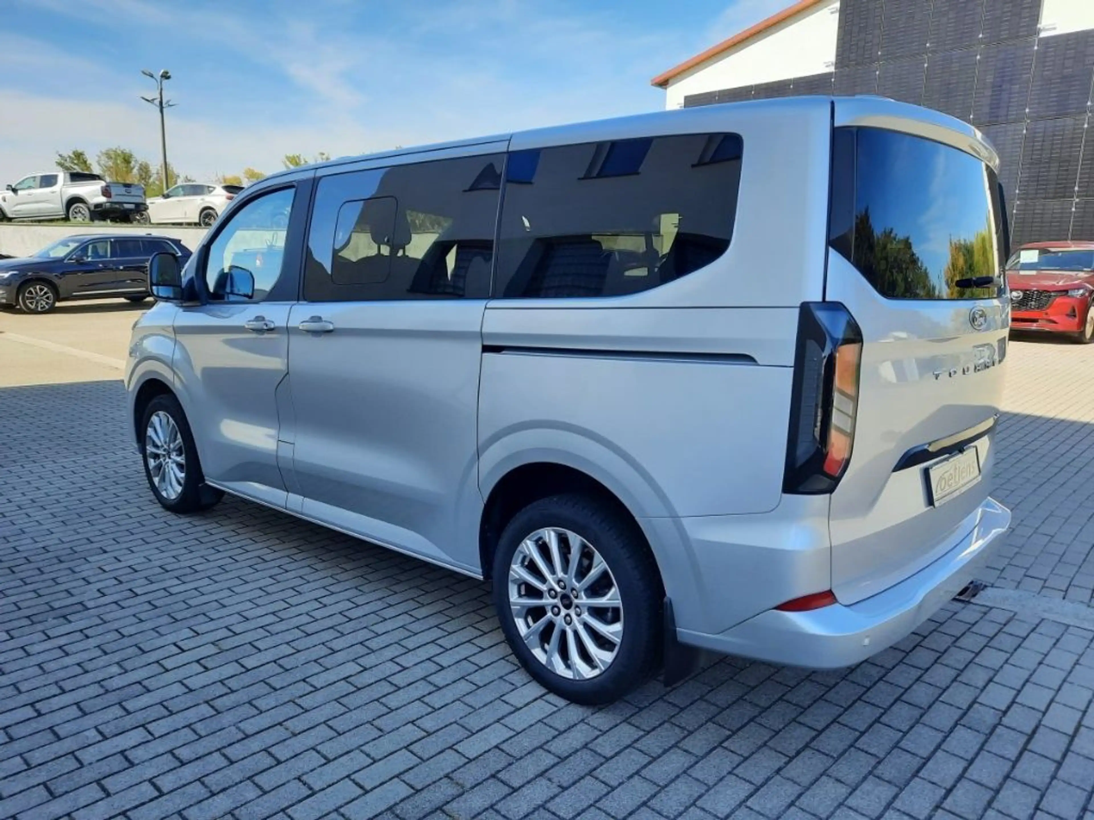 Ford Tourneo Bus Titanium 170 PS AT FWD 320 L1 — photo 5