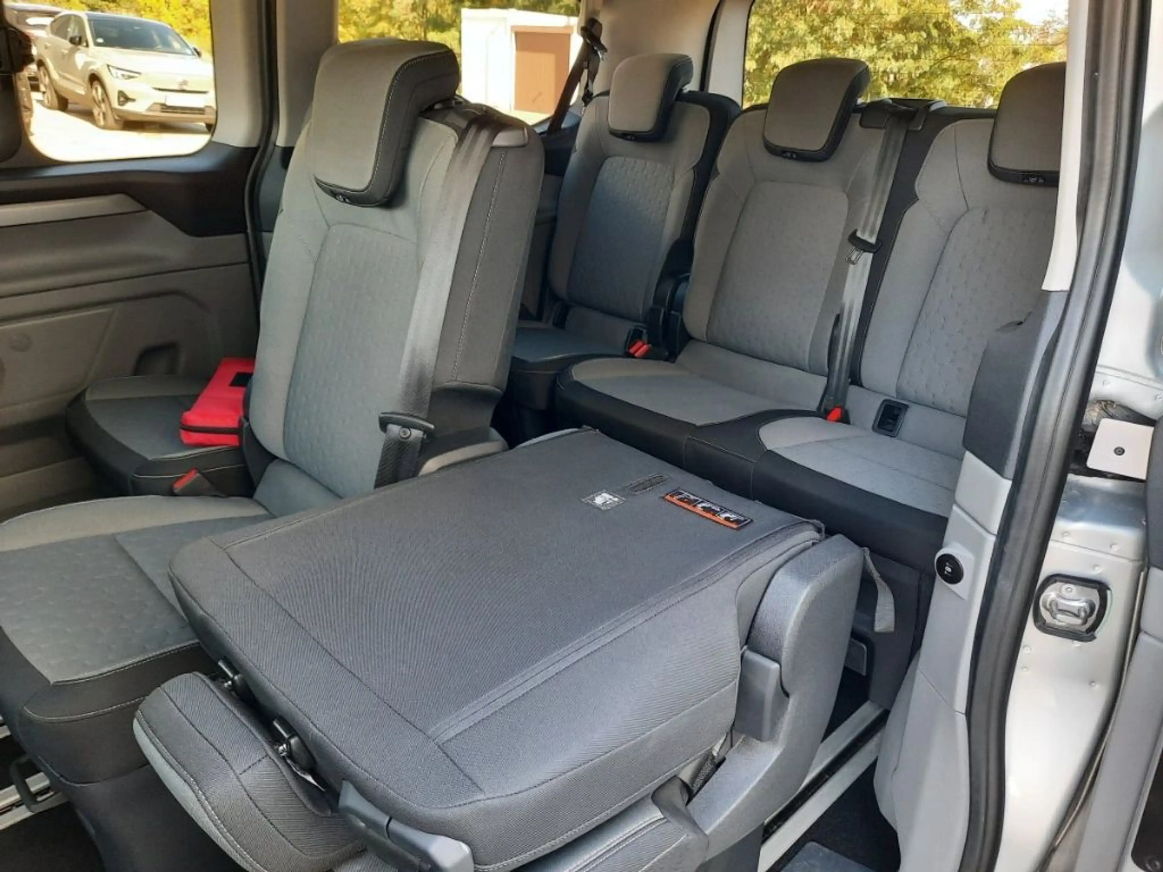 Ford Tourneo Bus Titanium 170 PS AT FWD 320 L1 — photo 8