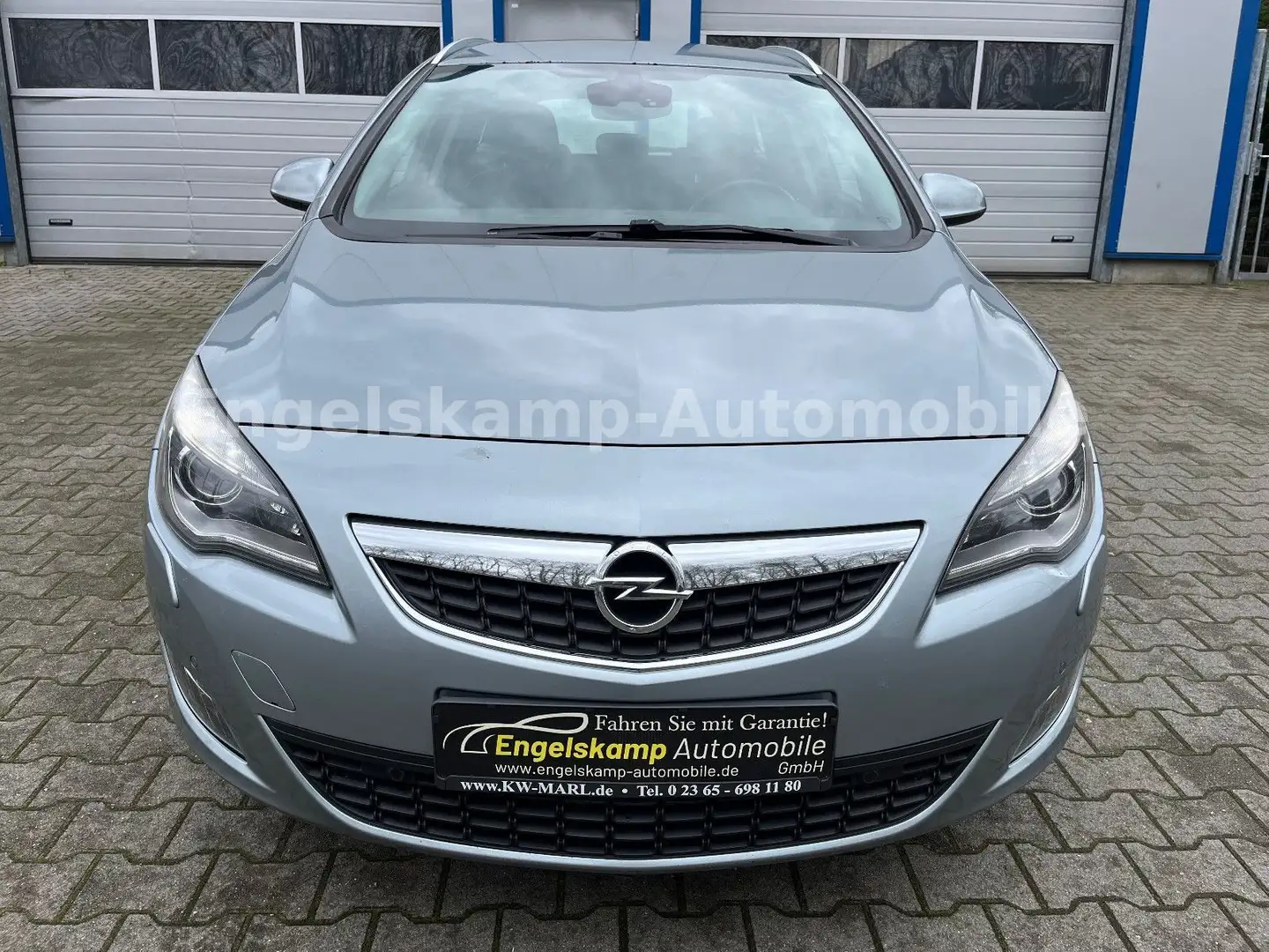 Opel Astra J Sports Tourer/NAVI/TEILLEDER/AHK/XENON Plateado - 2