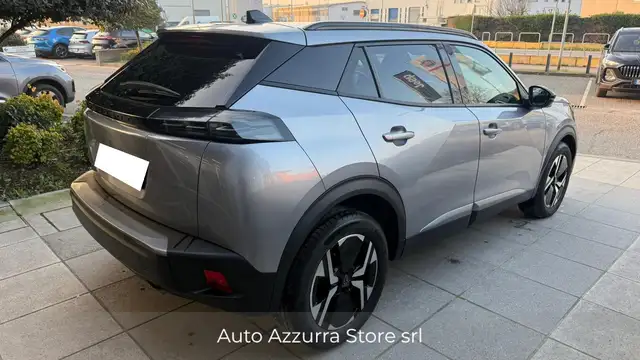 Peugeot 2008 view 4