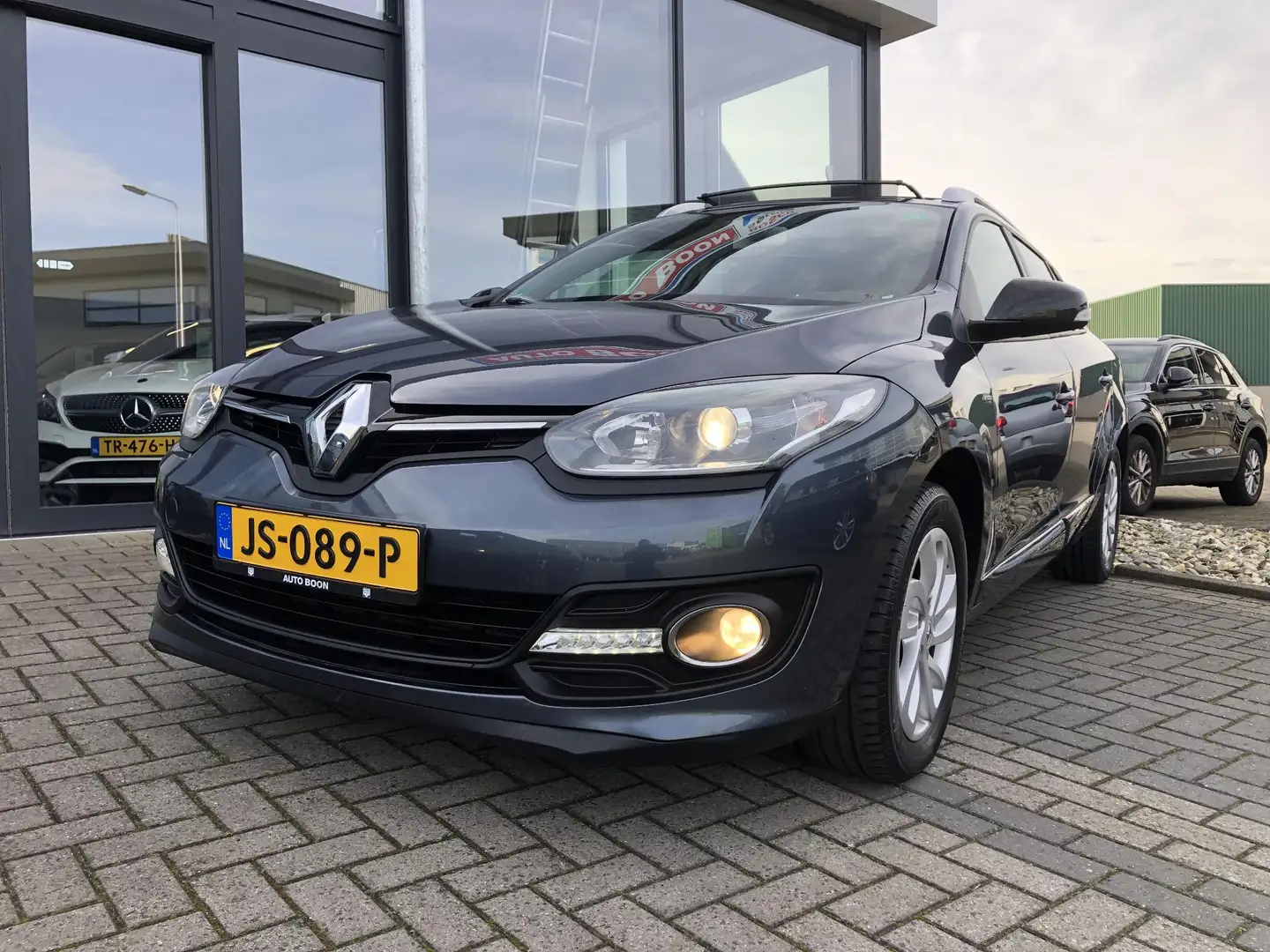 Renault Megane Estate 1.2TCe 116PK LIMITED : PANO/NAVI/PDC/TREKH. Gris - 2
