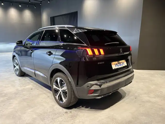 Peugeot 3008 view 3