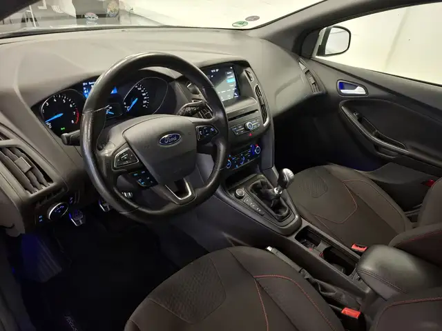 Ford Focus view 8