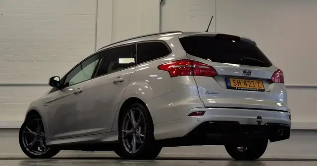 Ford Focus view 6