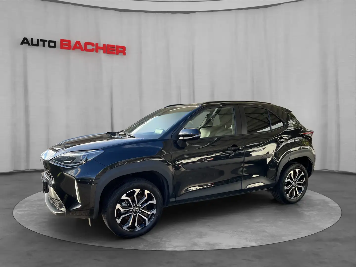 Toyota Yaris Cross 1,5 l Hybrid Active Drive Noir - 1