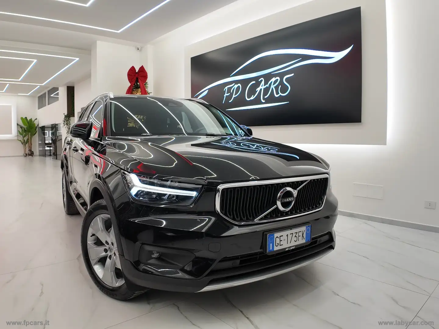 Volvo XC40 D3 Geartronic Momentum Pro N1 Schwarz - 1