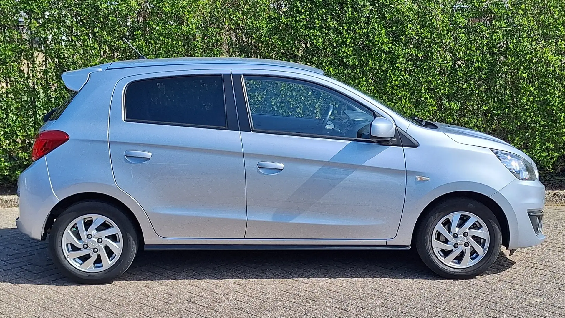 Mitsubishi Space Star 1.0 Intense Ned. Auto / Eerste eigenaar Gris - 2