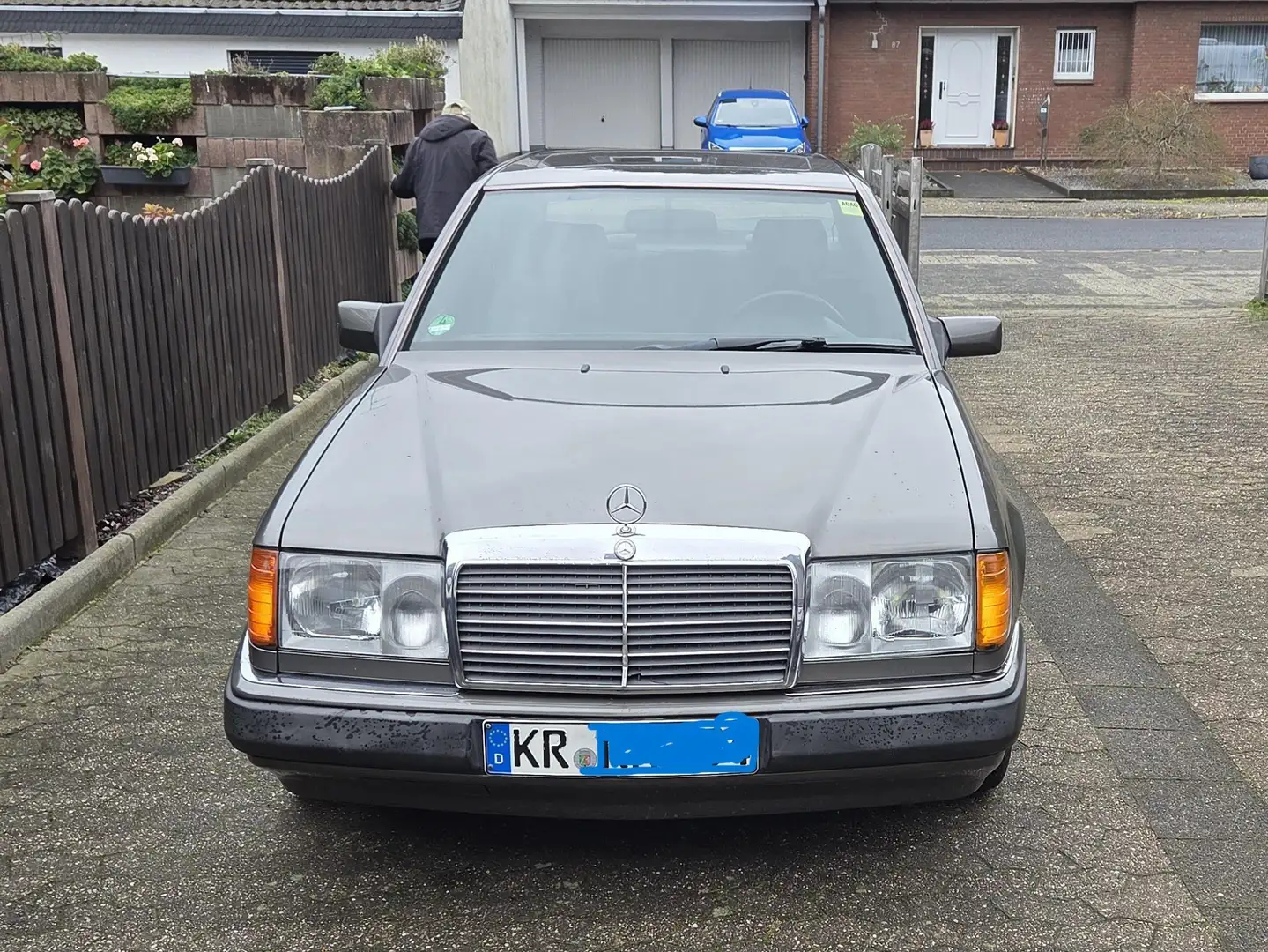 Mercedes-Benz 250 W124 Grau - 1