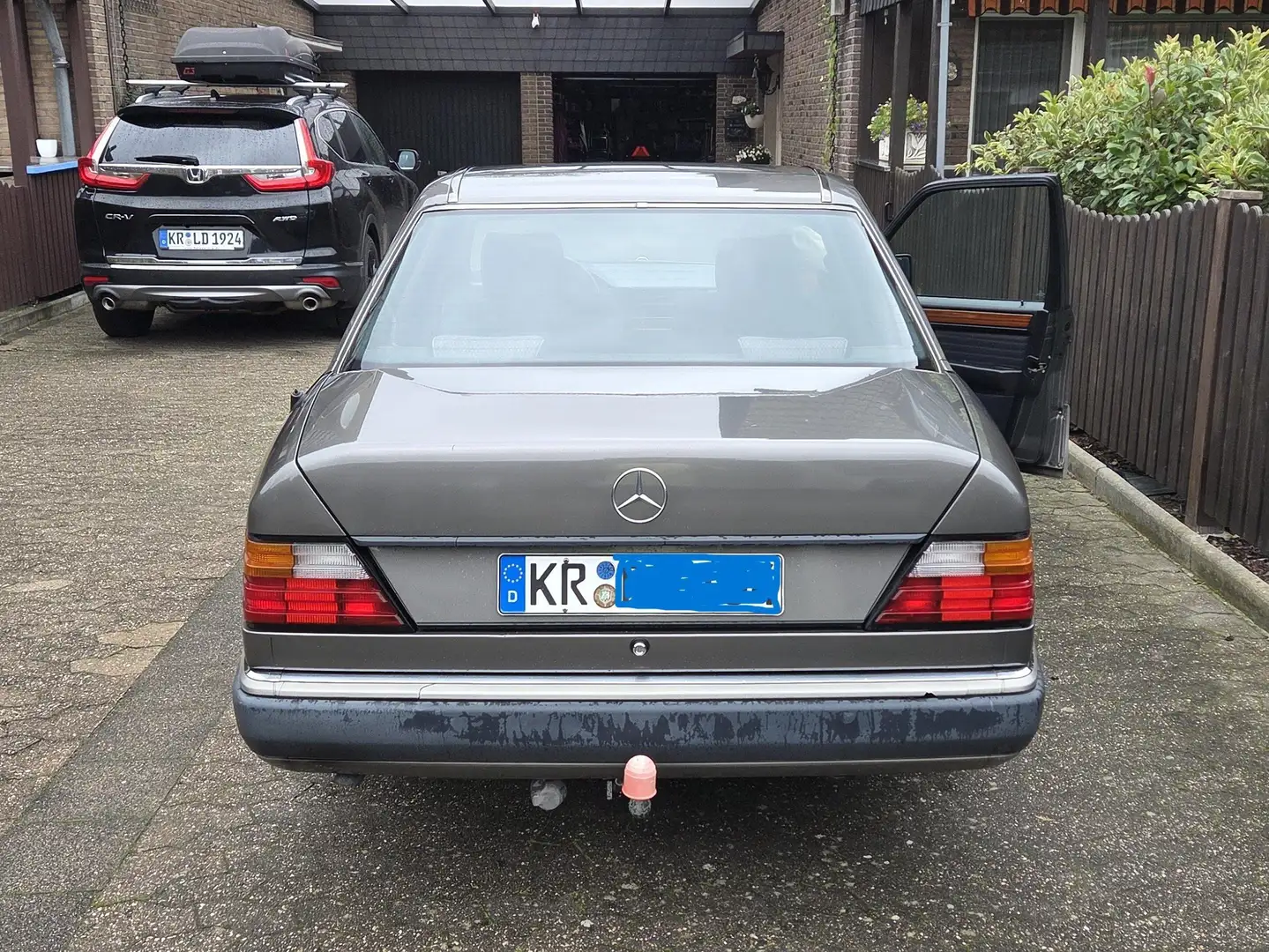 Mercedes-Benz 250 W124 Grau - 2