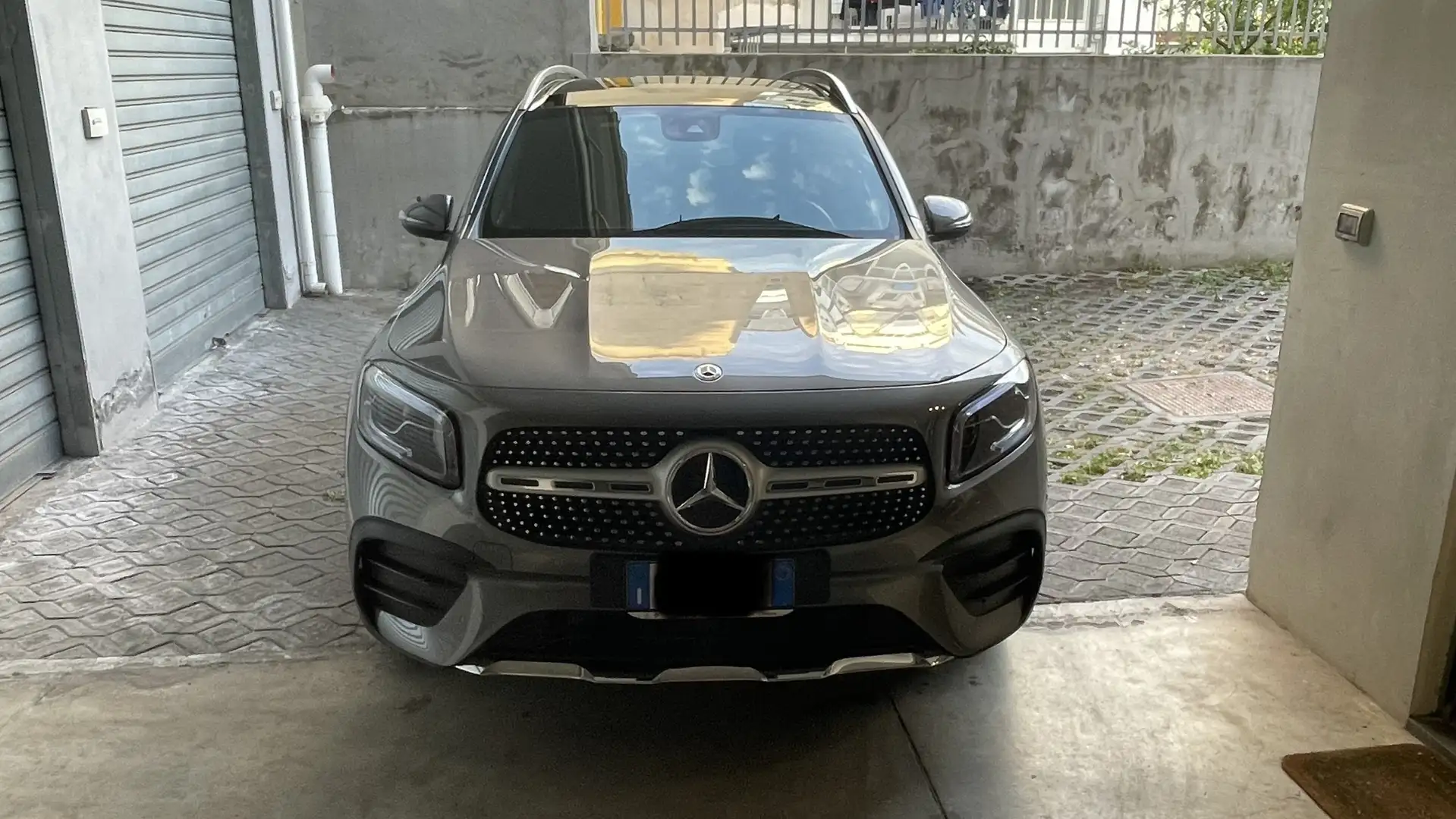 Mercedes-Benz GLB 220 d Premium 4matic auto Šedá - 1