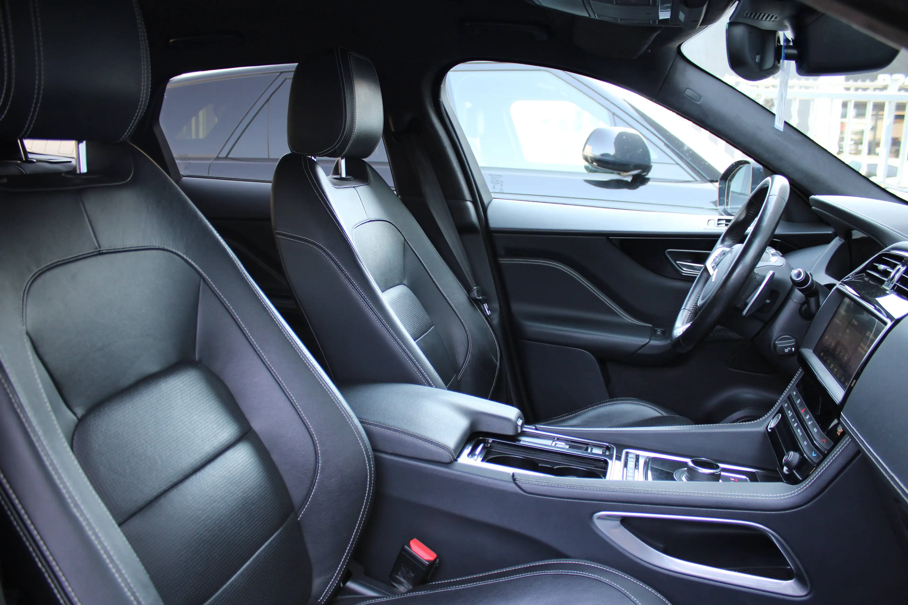 Jaguar F-Pace 2.0 T AWD R-Sport+BOÎTE AUTO+CUIR+CAMERA ++ — photo 13