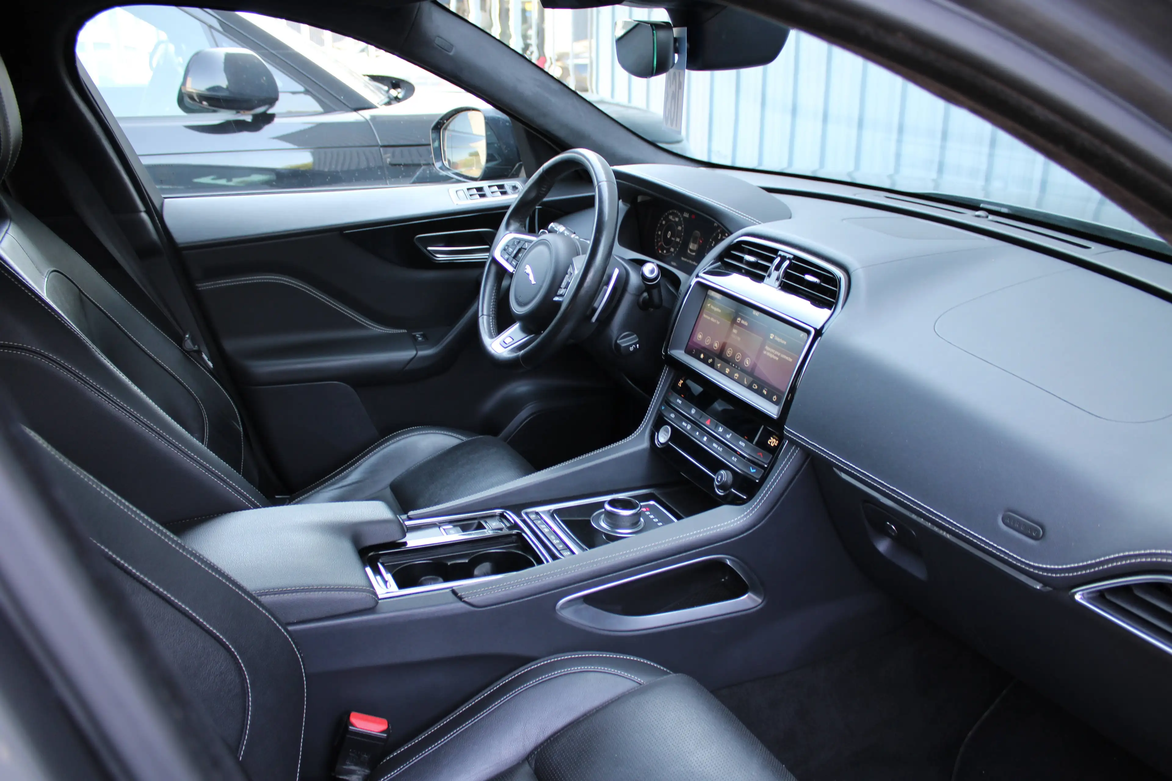 Jaguar F-Pace 2.0 T AWD R-Sport+BOÎTE AUTO+CUIR+CAMERA ++ — photo 12