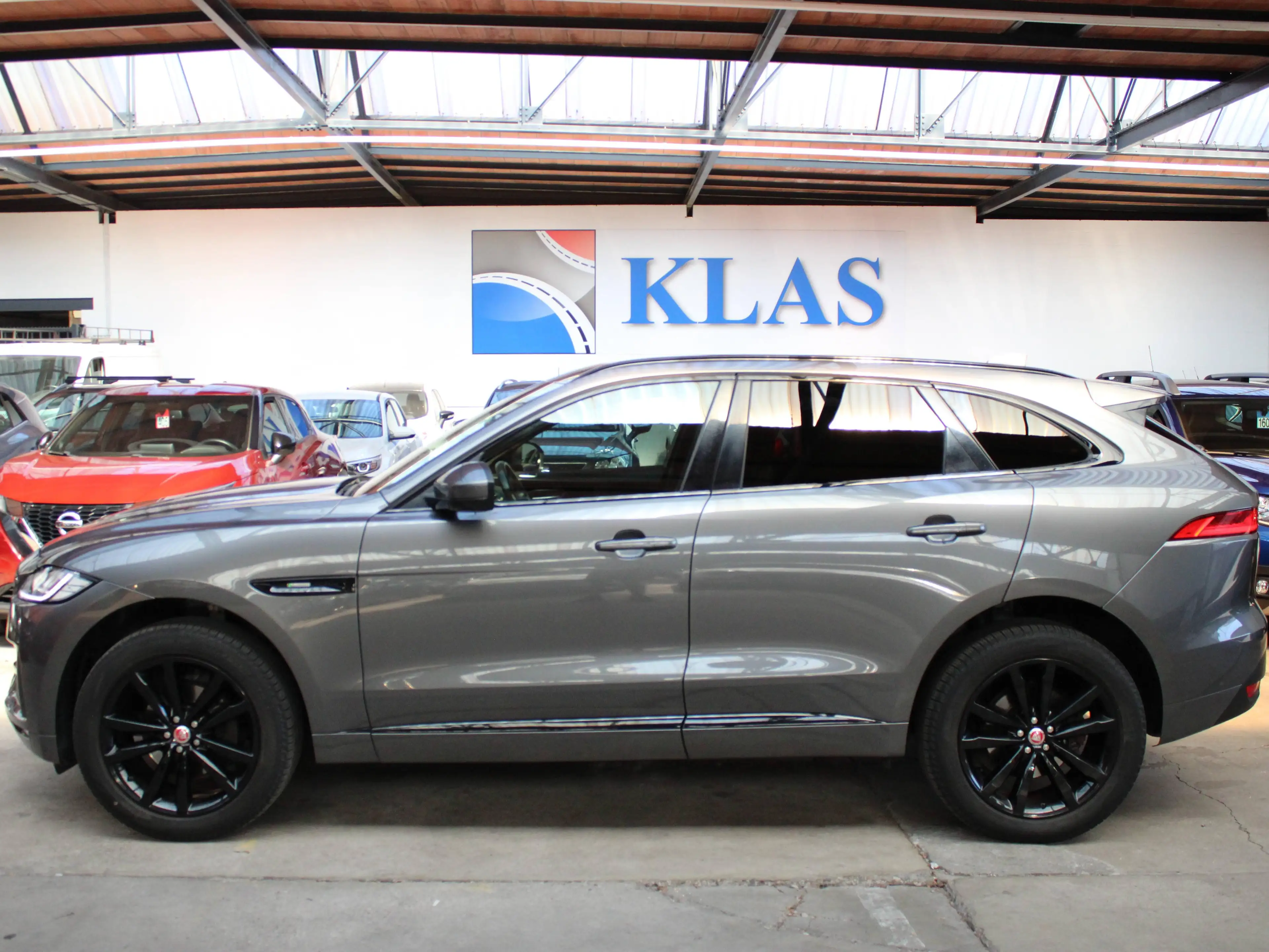 Jaguar F-Pace 2.0 T AWD R-Sport+BOÎTE AUTO+CUIR+CAMERA ++ — photo 2