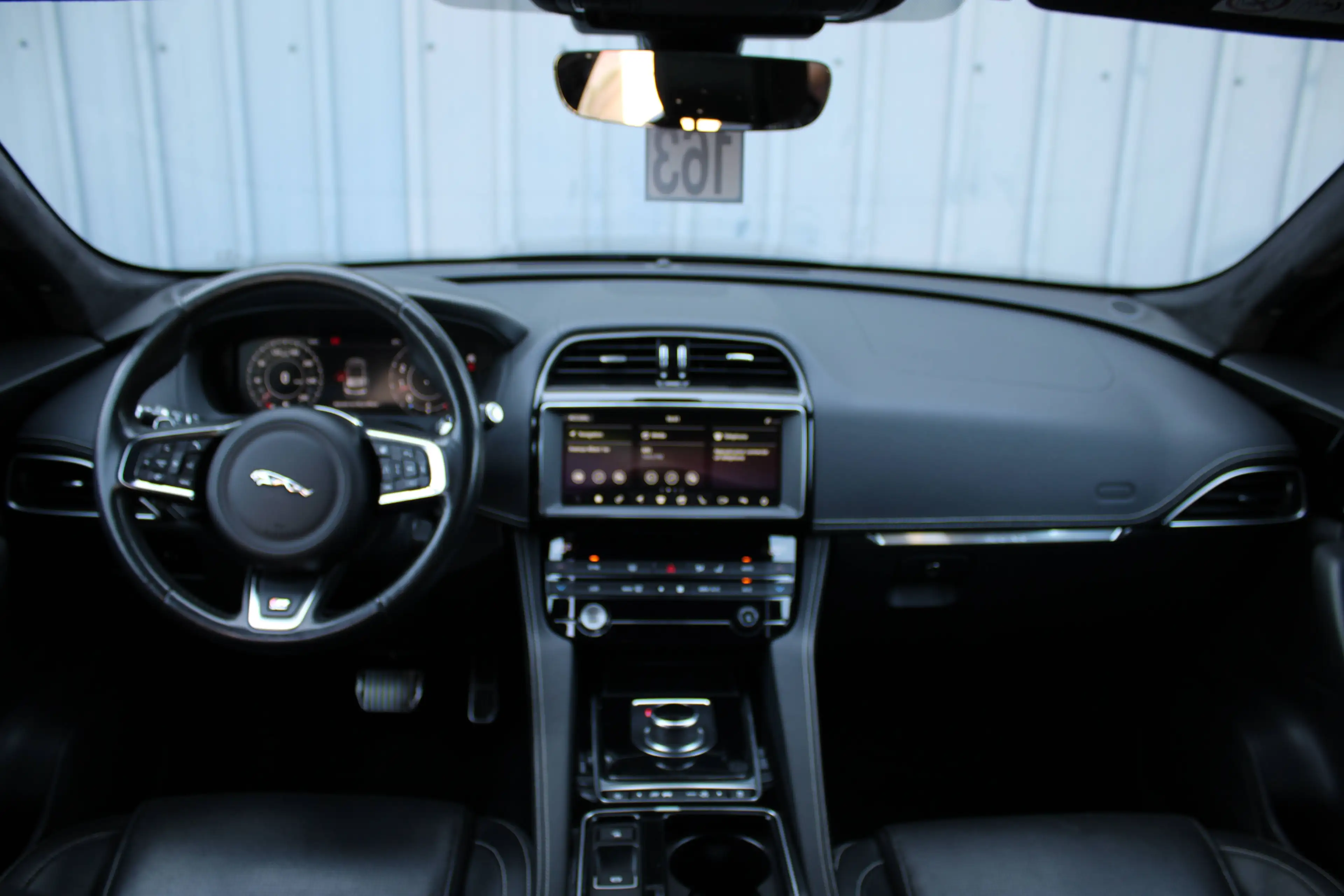 Jaguar F-Pace 2.0 T AWD R-Sport+BOÎTE AUTO+CUIR+CAMERA ++ — photo 11