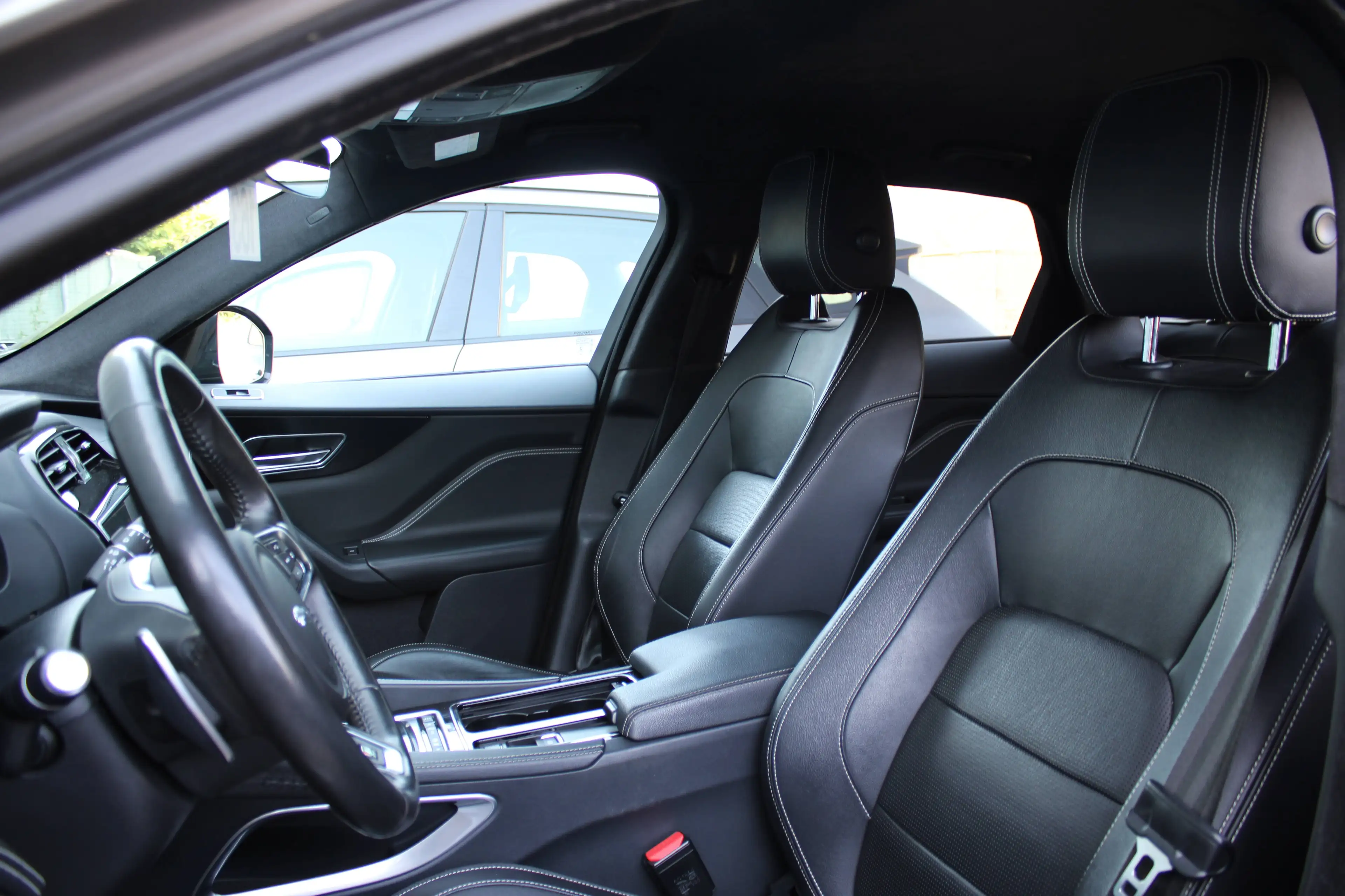 Jaguar F-Pace 2.0 T AWD R-Sport+BOÎTE AUTO+CUIR+CAMERA ++ — photo 15