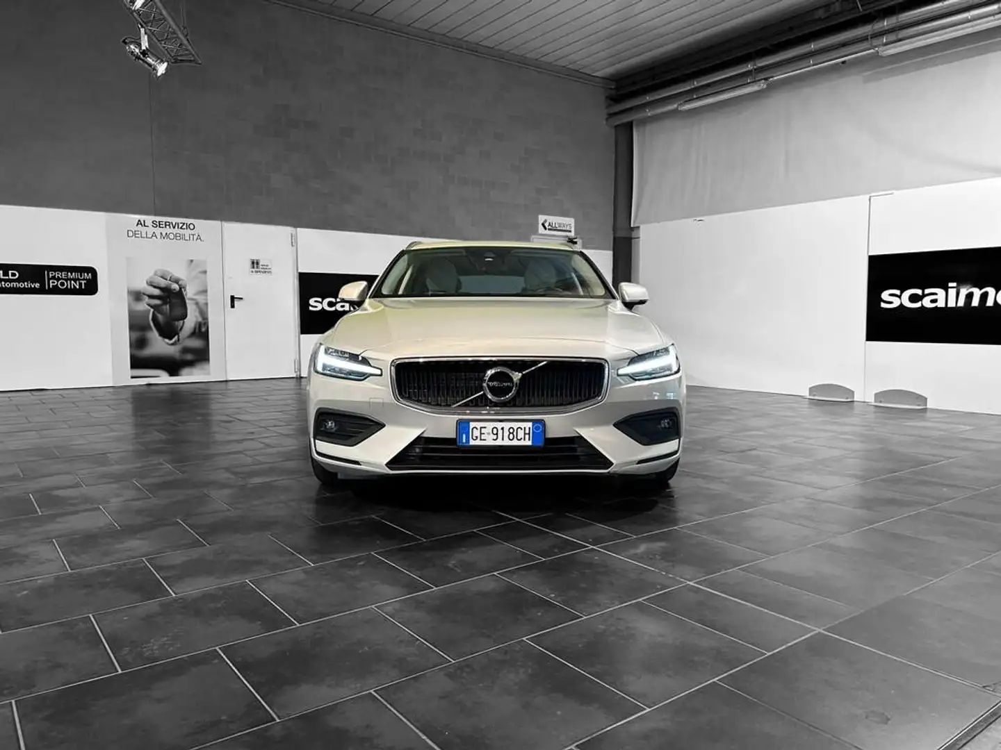 Volvo V60 2.0 B4 Momentum Business Pro auto - 2