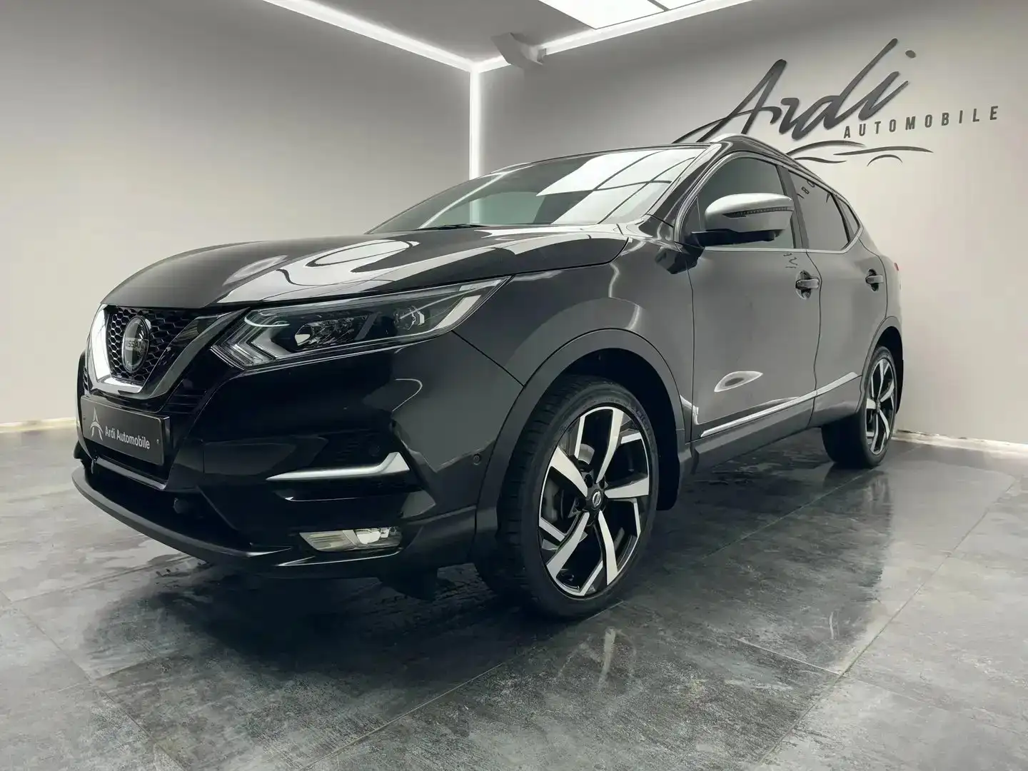 Nissan Qashqai 1.6 dCi *GARANTIE 12 MOIS*CAMERA*GPS*CUIR*XENON* Noir - 1