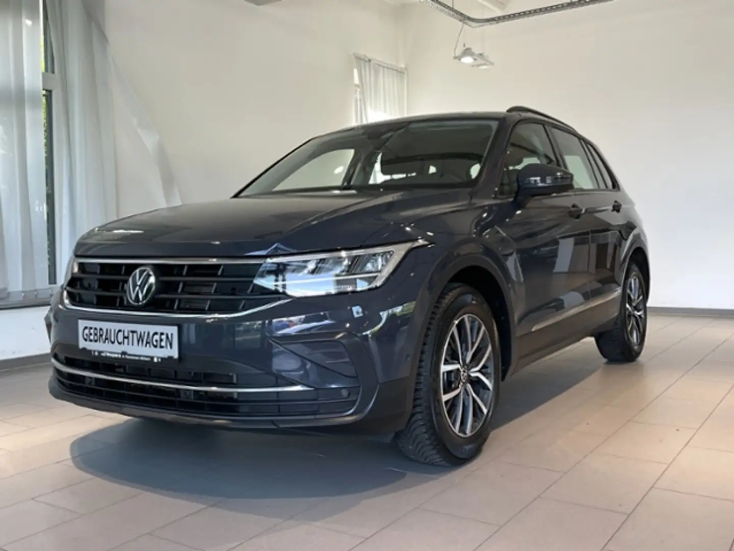 Volkswagen Tiguan 2.0 TDI Life NAVI+STANDHZNG+LED Grau - 2
