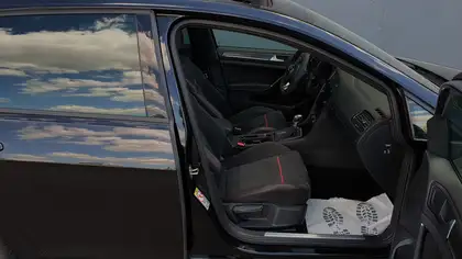 Annonce voiture d'occasion Volkswagen Golf - CARADIZE