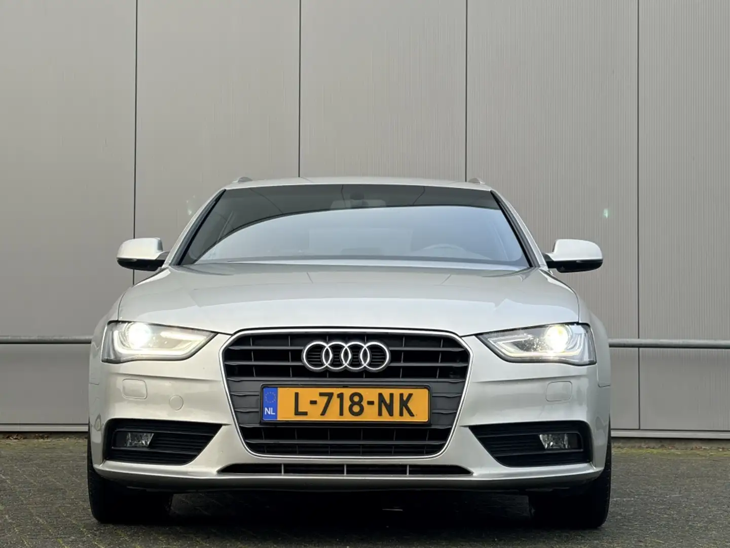 Audi A4 Avant 1.8 TFSI Pro Line - automaat - airco - navi Gris - 2