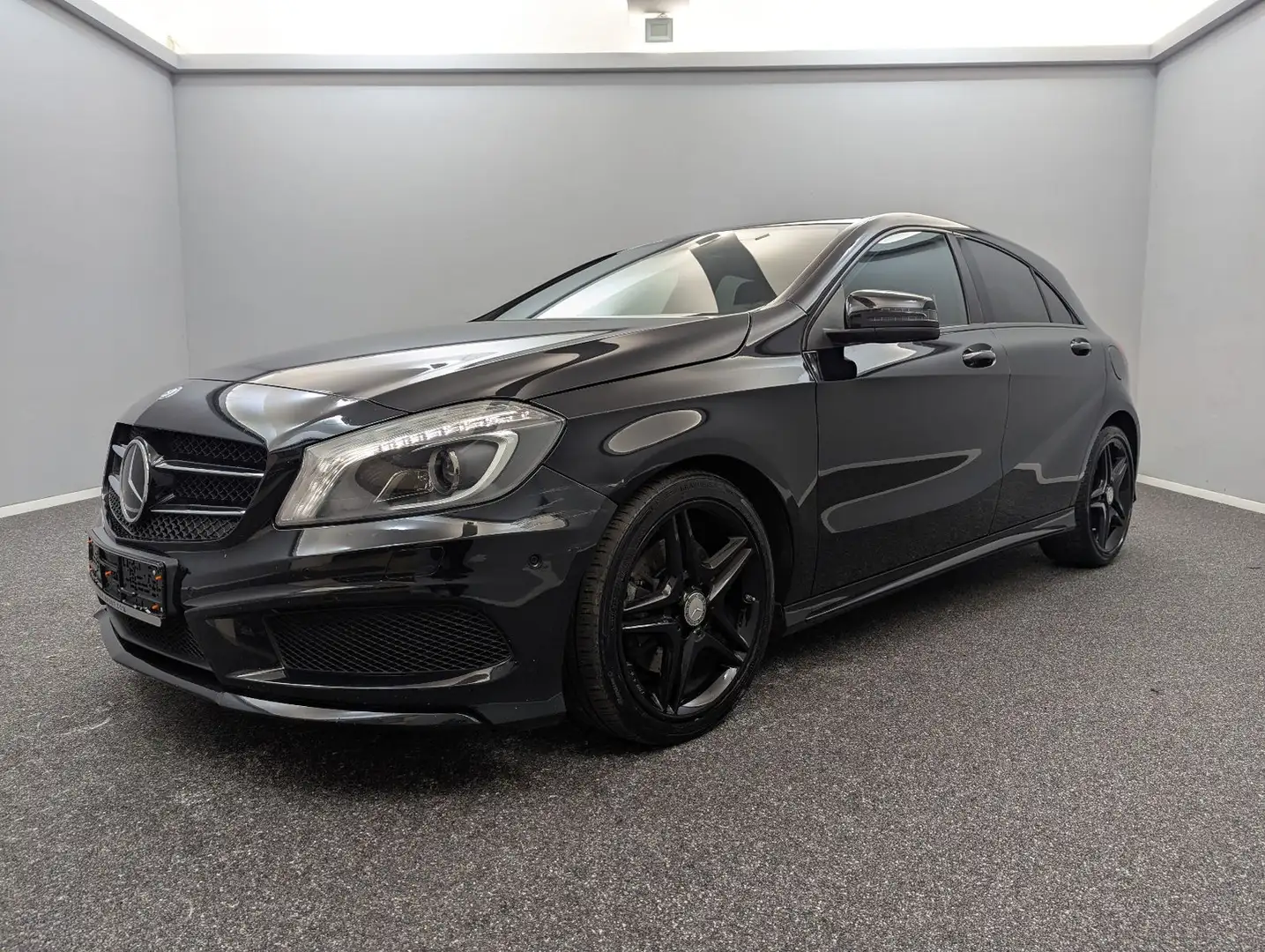 Mercedes-Benz A 220 4Matic AMG LINE*ACC*STD-HZG*EXCLUSIV*MEGAV Noir - 1