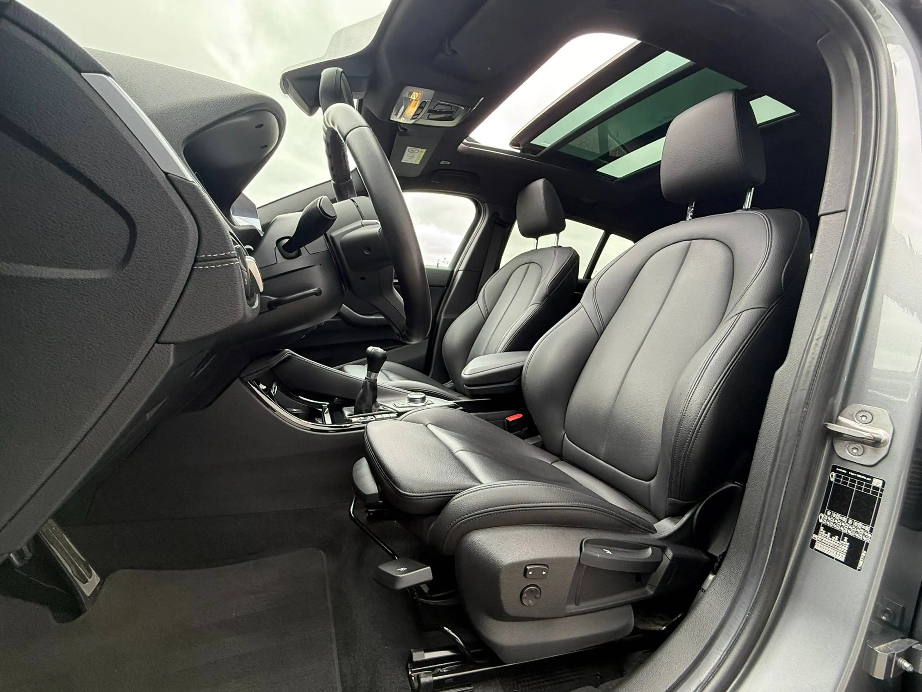 BMW X2 X2 sDrive18i - M sportpakket - Panoramisch open dak - Camera - GPS - Leder - Belgische wagen - Eerste eigenaar — photo 14