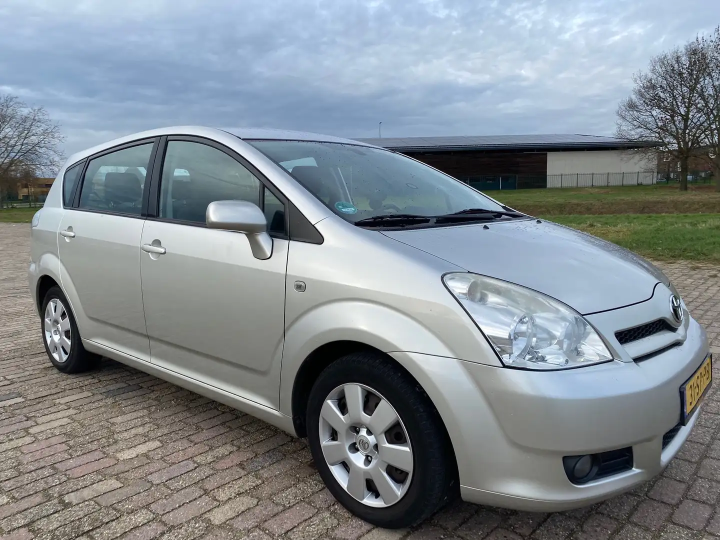 Toyota Corolla Verso Corolla Verso 1.8 VVT-i Sol met trekhaak Zilver - 1