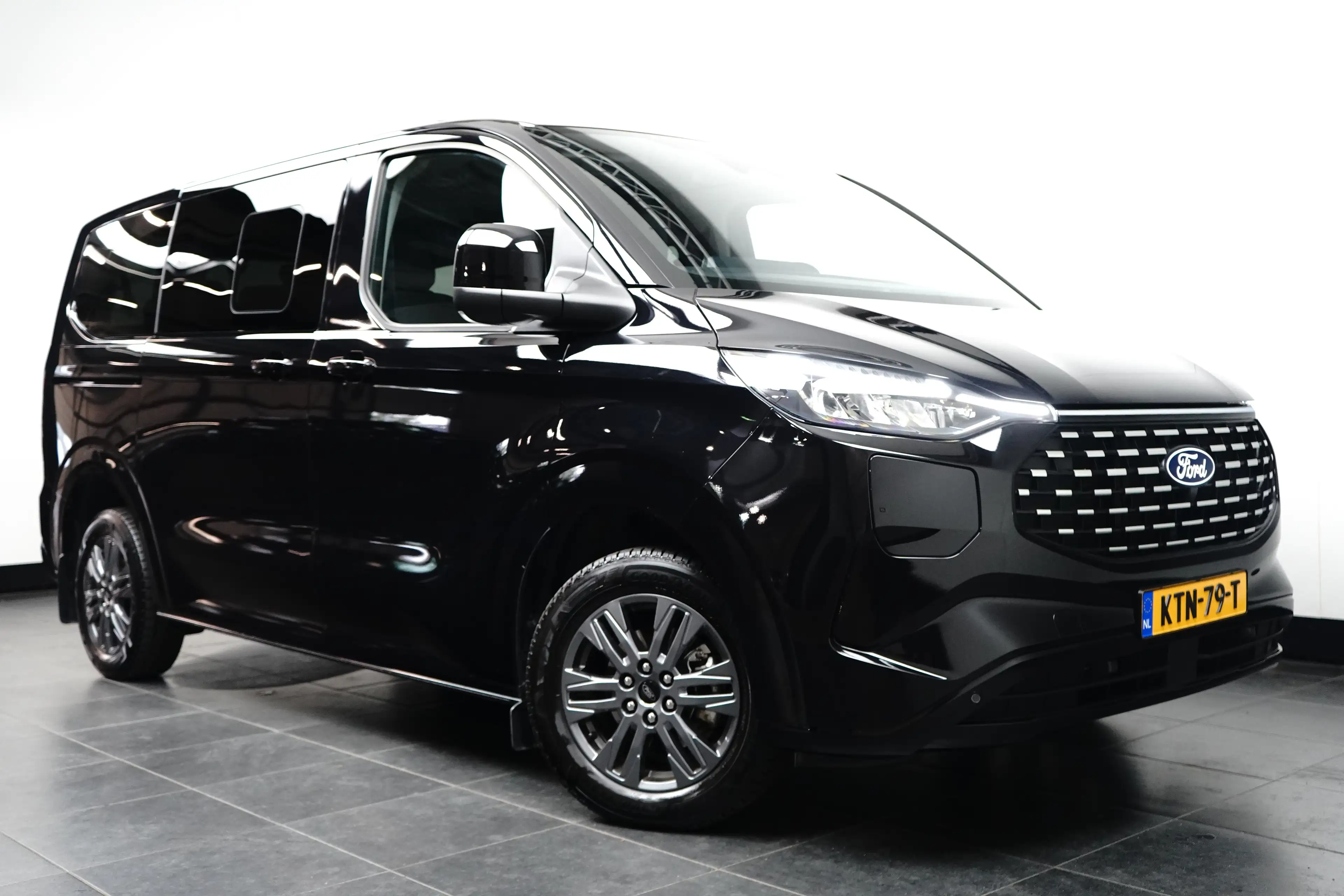 Ford Transit Custom Tourneo 340 2.5 PHEV L1H1 Titanium | Stoel- Stuurv — photo 3