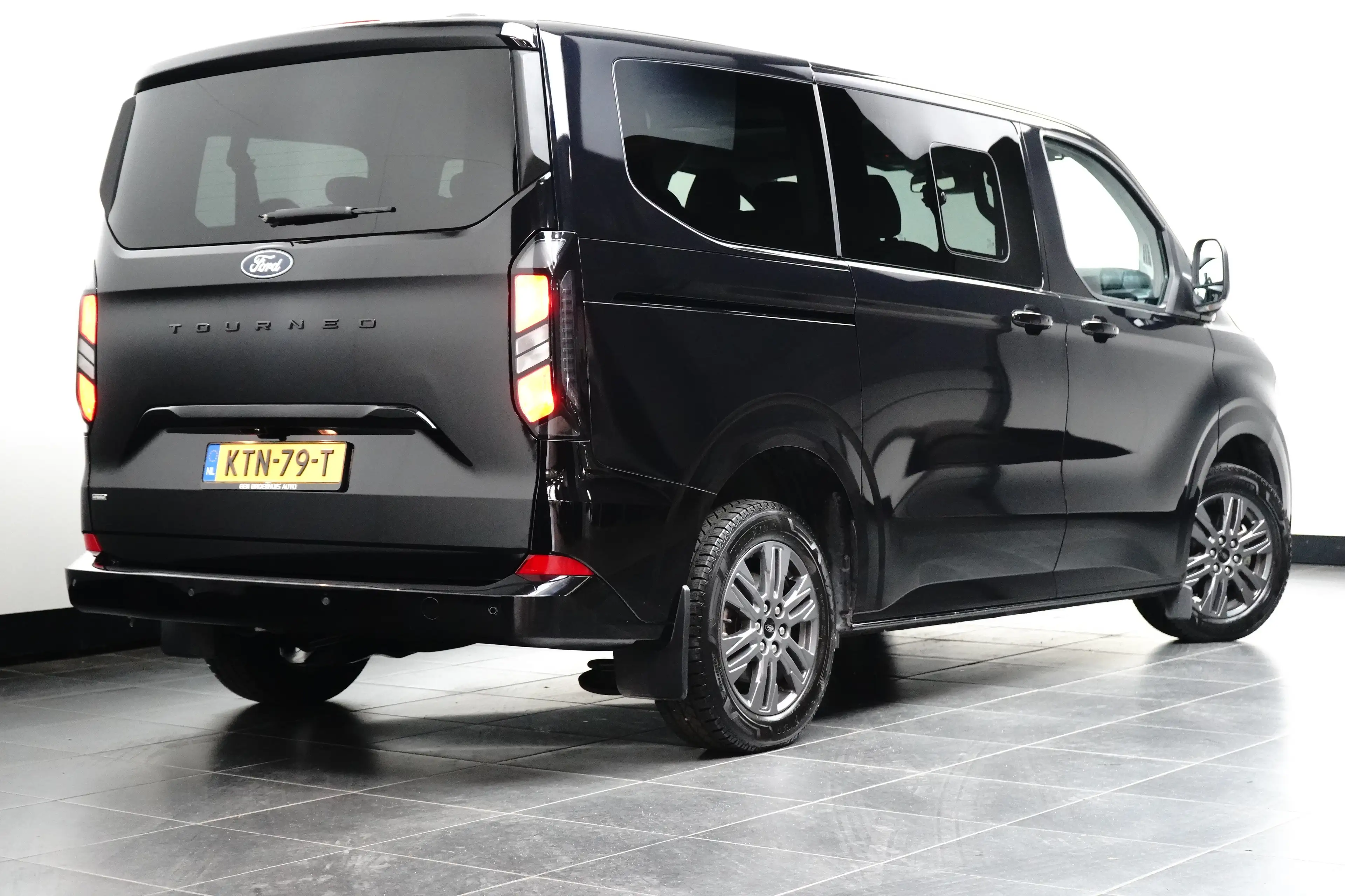 Ford Transit Custom Tourneo 340 2.5 PHEV L1H1 Titanium | Stoel- Stuurv — photo 7