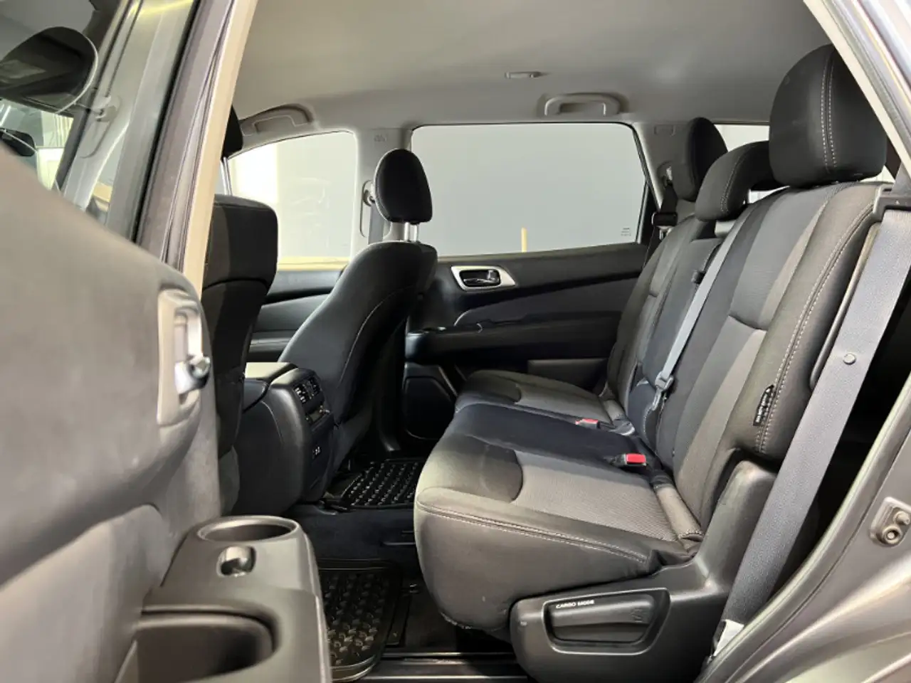 Nissan Pathfinder снимка Nissan Pathfinder