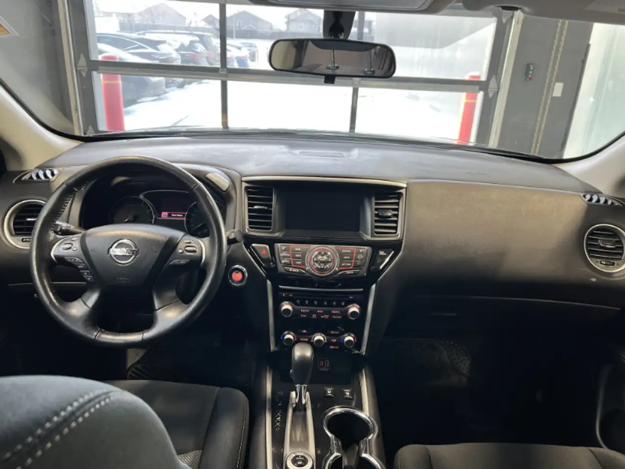 Nissan Pathfinder снимка Nissan Pathfinder