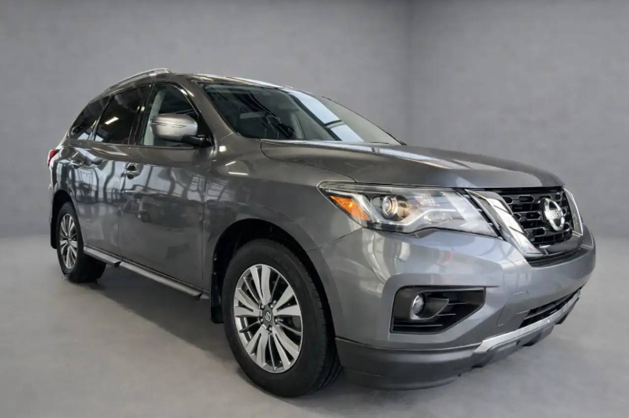 Nissan Pathfinder снимка Nissan Pathfinder