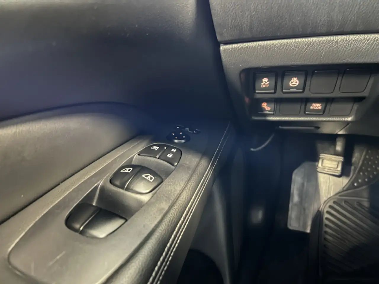 Nissan Pathfinder снимка Nissan Pathfinder