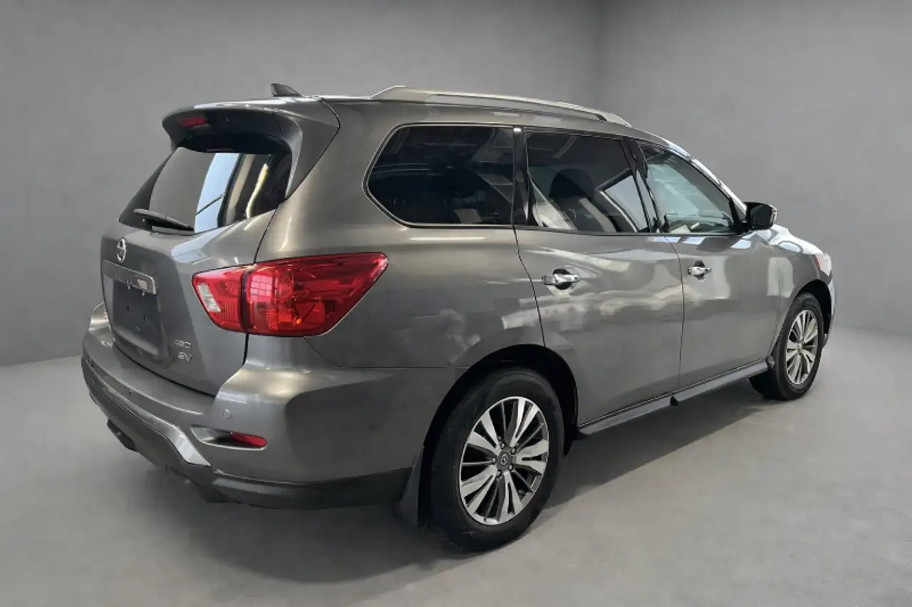 Nissan Pathfinder снимка Nissan Pathfinder