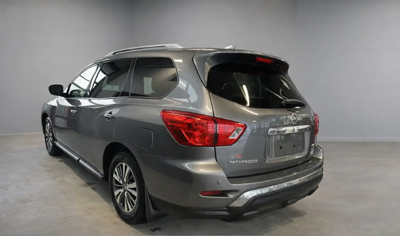 Nissan Pathfinder снимка Nissan Pathfinder