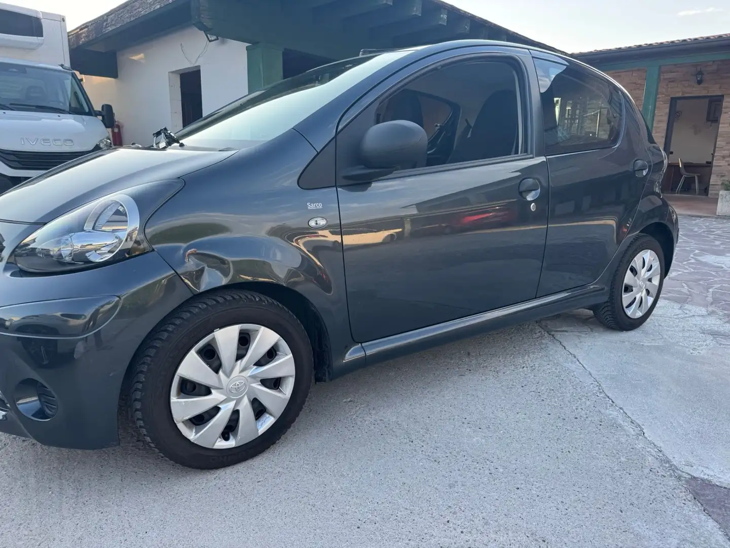 Toyota Aygo 1.0 12V VVT-i 5 cool soda Connect neopatentati Nero - 1